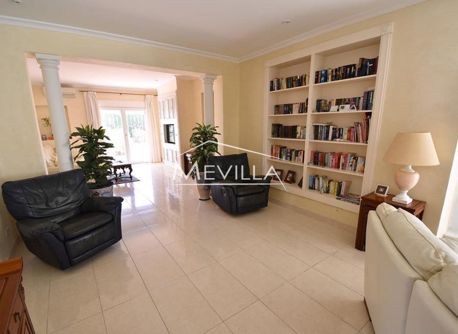 5 chambre Villa/Maison à vendre à Campoamor avec piscine garage - 885 000 € (Ref: 8302055)