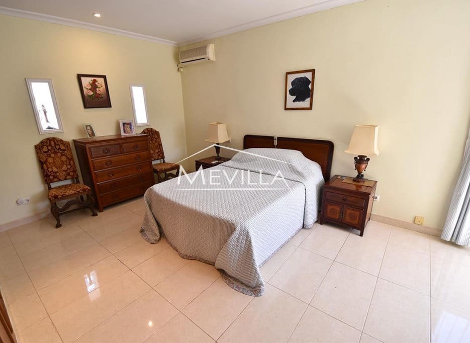 5 chambre Villa/Maison à vendre à Campoamor avec piscine garage - 885 000 € (Ref: 8302055)