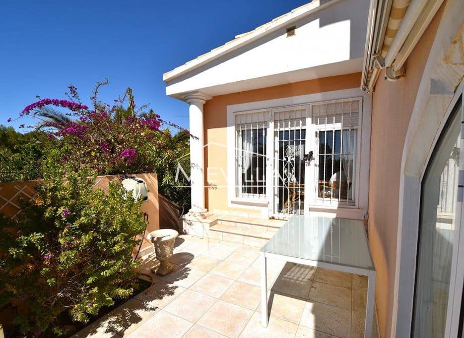 5 chambre Villa/Maison à vendre à Campoamor avec piscine garage - 885 000 € (Ref: 8302055)