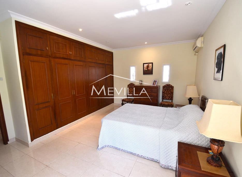 5 chambre Villa/Maison à vendre à Campoamor avec piscine garage - 885 000 € (Ref: 8302055)