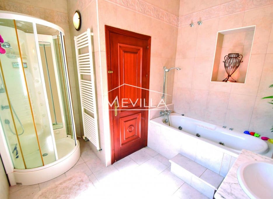 5 chambre Villa/Maison à vendre à Campoamor avec piscine garage - 885 000 € (Ref: 8302055)