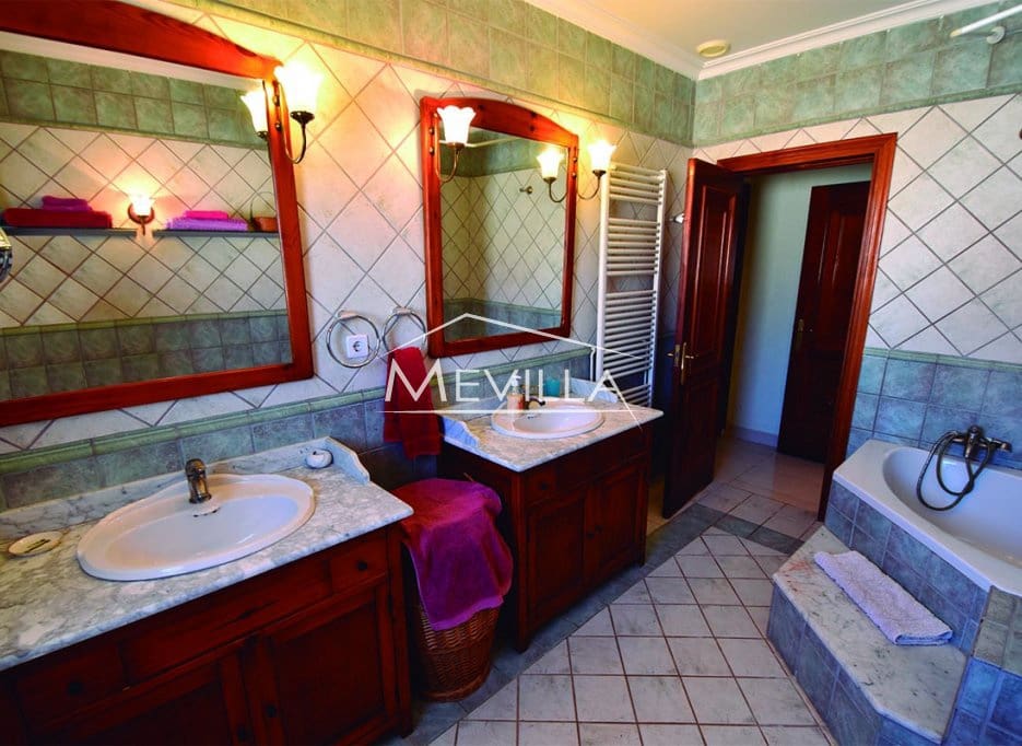 5 chambre Villa/Maison à vendre à Campoamor avec piscine garage - 885 000 € (Ref: 8302055)