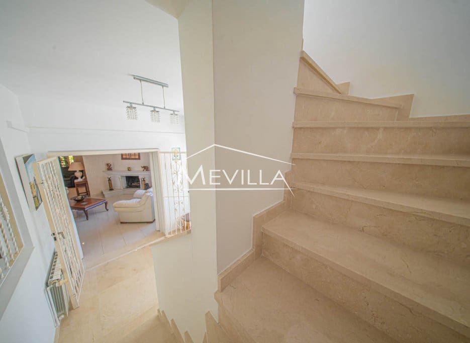 Chalet de 5 habitaciones en Campoamor en venta con piscina garaje - 885.000 € (Ref: 8302055)