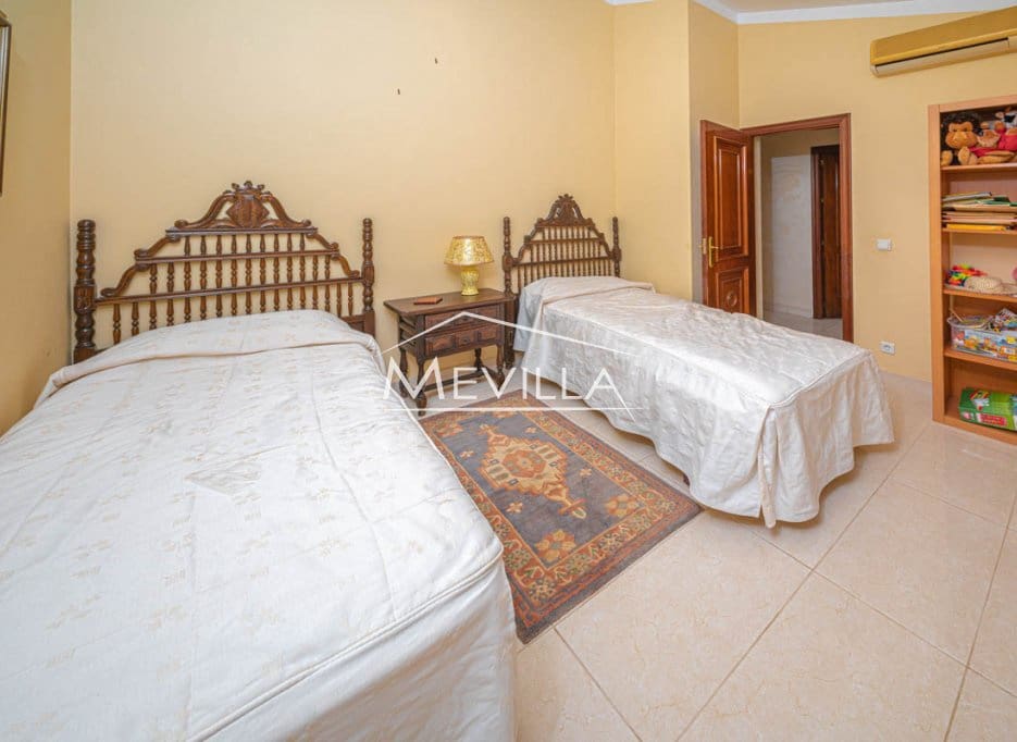 Chalet de 5 habitaciones en Campoamor en venta con piscina garaje - 885.000 € (Ref: 8302055)