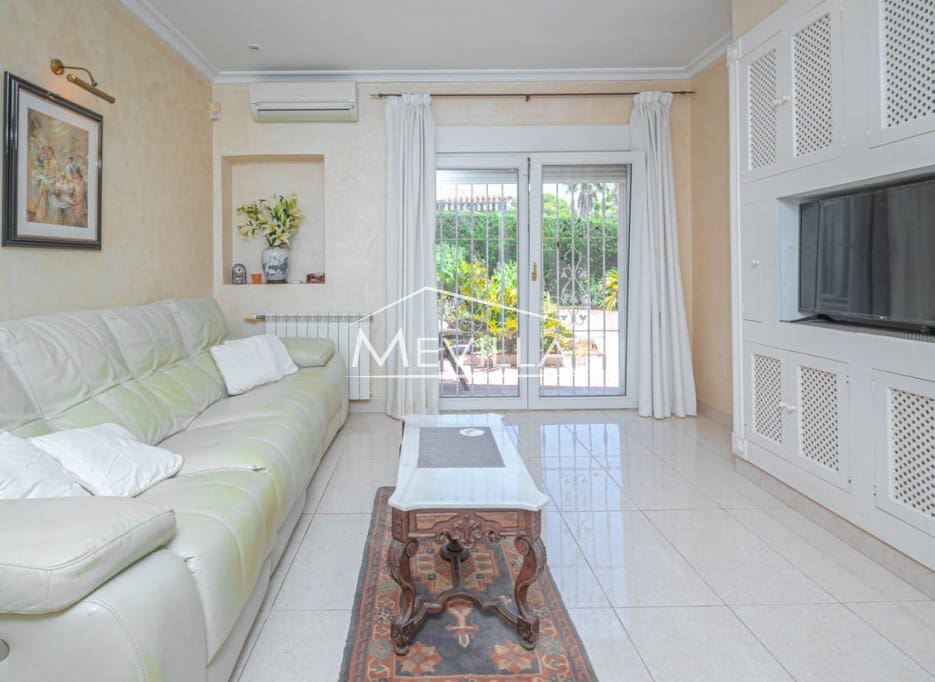 Chalet de 5 habitaciones en Campoamor en venta con piscina garaje - 885.000 € (Ref: 8302055)