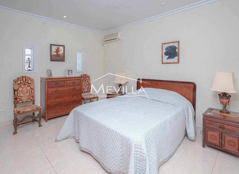 Chalet de 5 habitaciones en Campoamor en venta con piscina garaje - 885.000 € (Ref: 8302055)