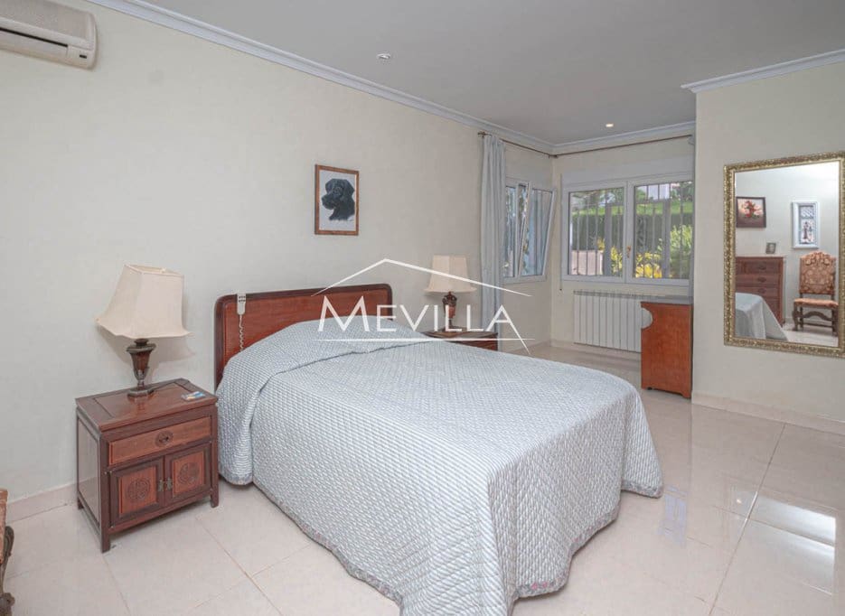 Chalet de 5 habitaciones en Campoamor en venta con piscina garaje - 885.000 € (Ref: 8302055)