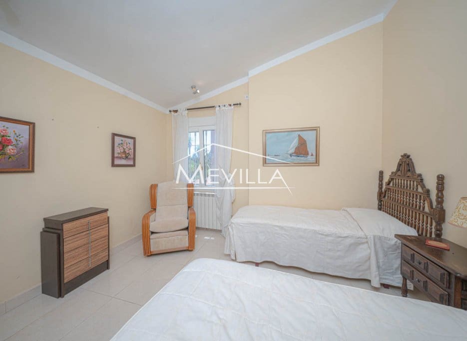 Chalet de 5 habitaciones en Campoamor en venta con piscina garaje - 885.000 € (Ref: 8302055)