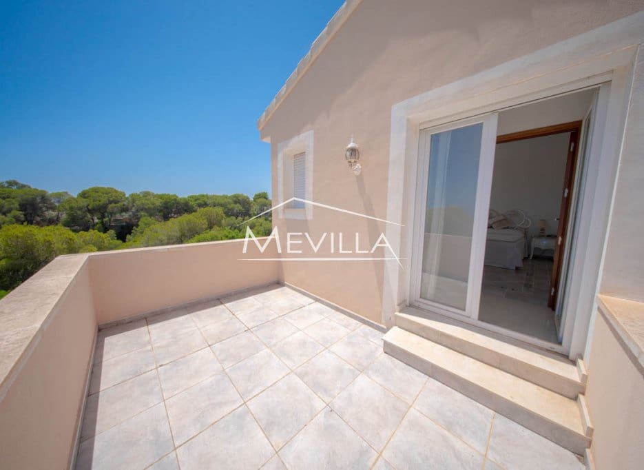 Chalet de 5 habitaciones en Campoamor en venta con piscina garaje - 885.000 € (Ref: 8302055)
