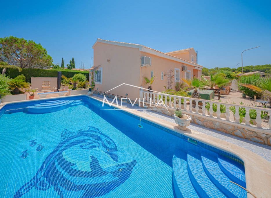 Chalet de 5 habitaciones en Campoamor en venta con piscina garaje - 885.000 € (Ref: 8302055)