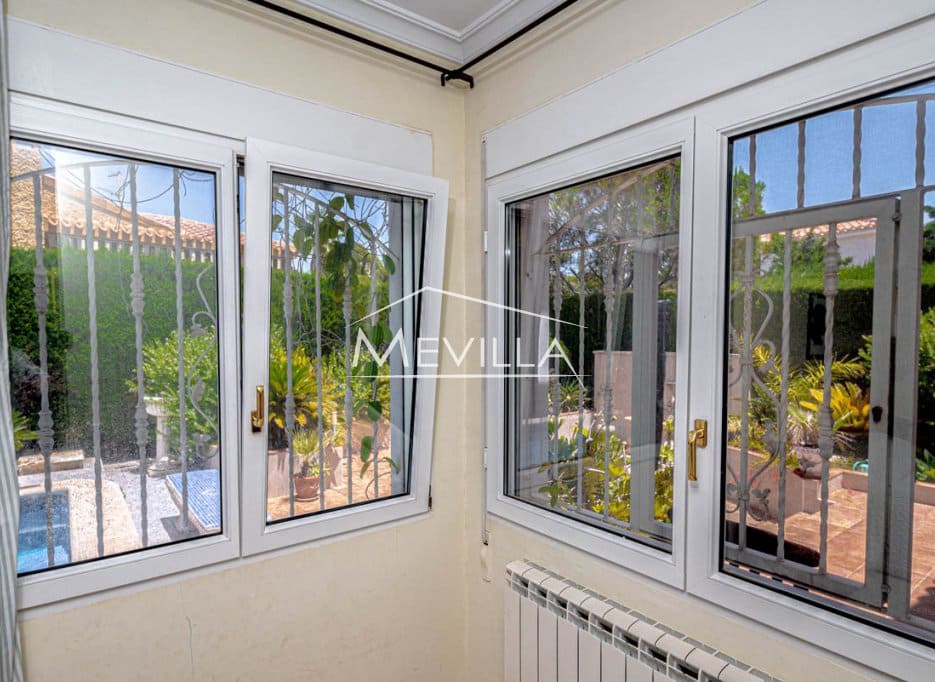 Chalet de 5 habitaciones en Campoamor en venta con piscina garaje - 885.000 € (Ref: 8302055)