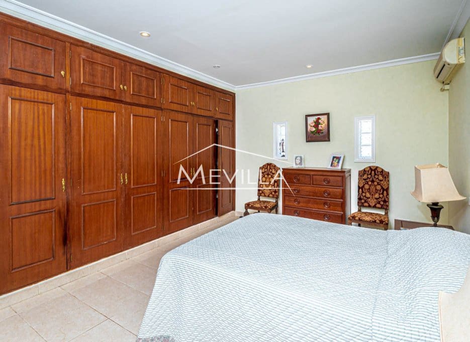 Chalet de 5 habitaciones en Campoamor en venta con piscina garaje - 885.000 € (Ref: 8302055)