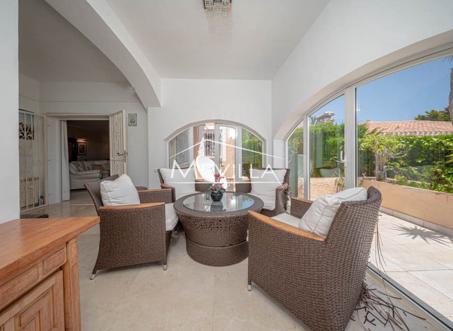 Chalet de 5 habitaciones en Campoamor en venta con piscina garaje - 885.000 € (Ref: 8302055)