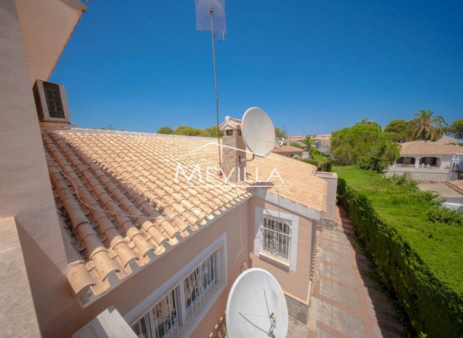 Chalet de 5 habitaciones en Campoamor en venta con piscina garaje - 885.000 € (Ref: 8302055)