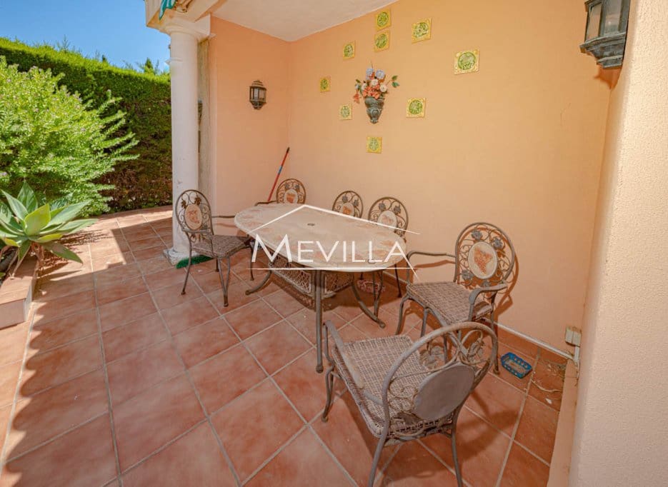 Chalet de 5 habitaciones en Campoamor en venta con piscina garaje - 885.000 € (Ref: 8302055)
