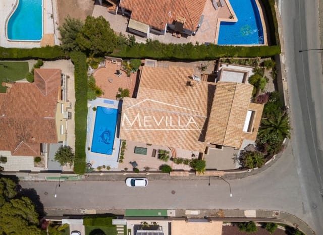 5 Zimmer Villa zu verkaufen in Campoamor, Orihuela mit Pool Garage - 885.000 € (Ref: 8302055)