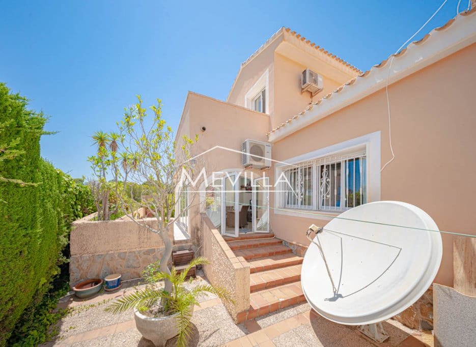 Chalet de 5 habitaciones en Campoamor en venta con piscina garaje - 885.000 € (Ref: 8302055)