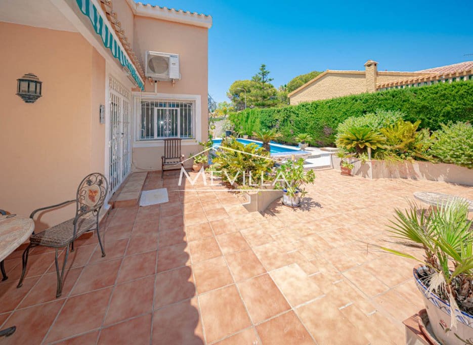 Chalet de 5 habitaciones en Campoamor en venta con piscina garaje - 885.000 € (Ref: 8302055)