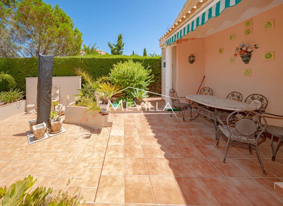 Chalet de 5 habitaciones en Campoamor en venta con piscina garaje - 885.000 € (Ref: 8302055)