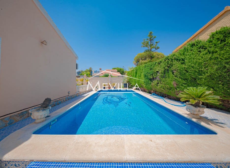Chalet de 5 habitaciones en Campoamor en venta con piscina garaje - 885.000 € (Ref: 8302055)
