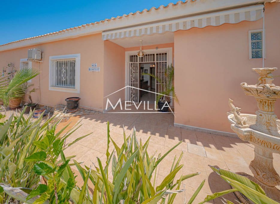 Chalet de 5 habitaciones en Campoamor en venta con piscina garaje - 885.000 € (Ref: 8302055)
