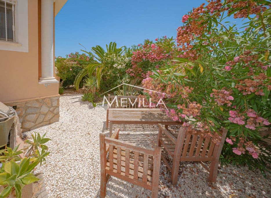 Chalet de 5 habitaciones en Campoamor en venta con piscina garaje - 885.000 € (Ref: 8302055)