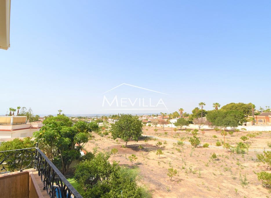 5 bedroom Villa for sale in Ciudad Quesada with pool garage - € 630,000 (Ref: 8444357)