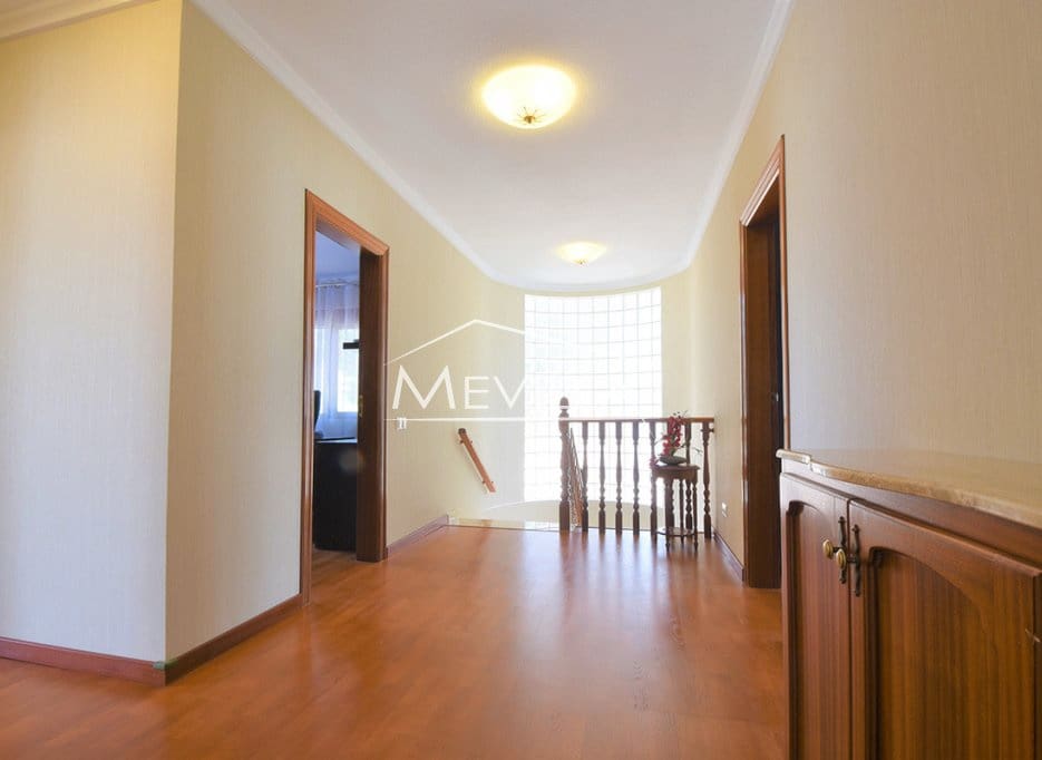 5 bedroom Villa for sale in Ciudad Quesada with pool garage - € 630,000 (Ref: 8444357)