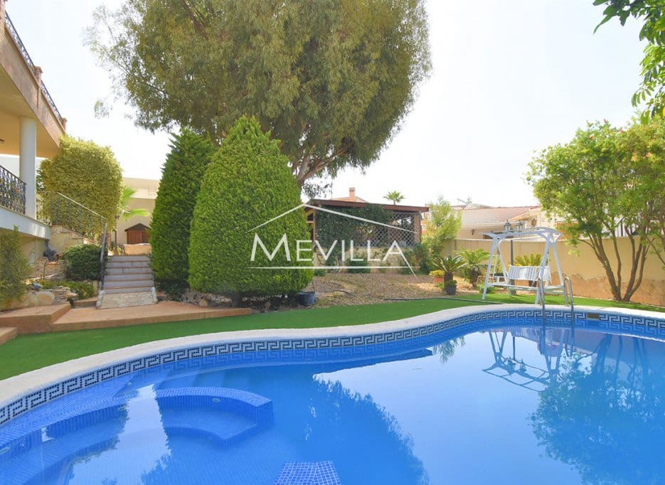 5 bedroom Villa for sale in Ciudad Quesada with pool garage - € 630,000 (Ref: 8444357)