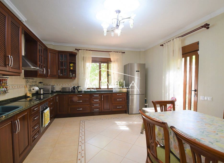 5 bedroom Villa for sale in Ciudad Quesada with pool garage - € 630,000 (Ref: 8444357)
