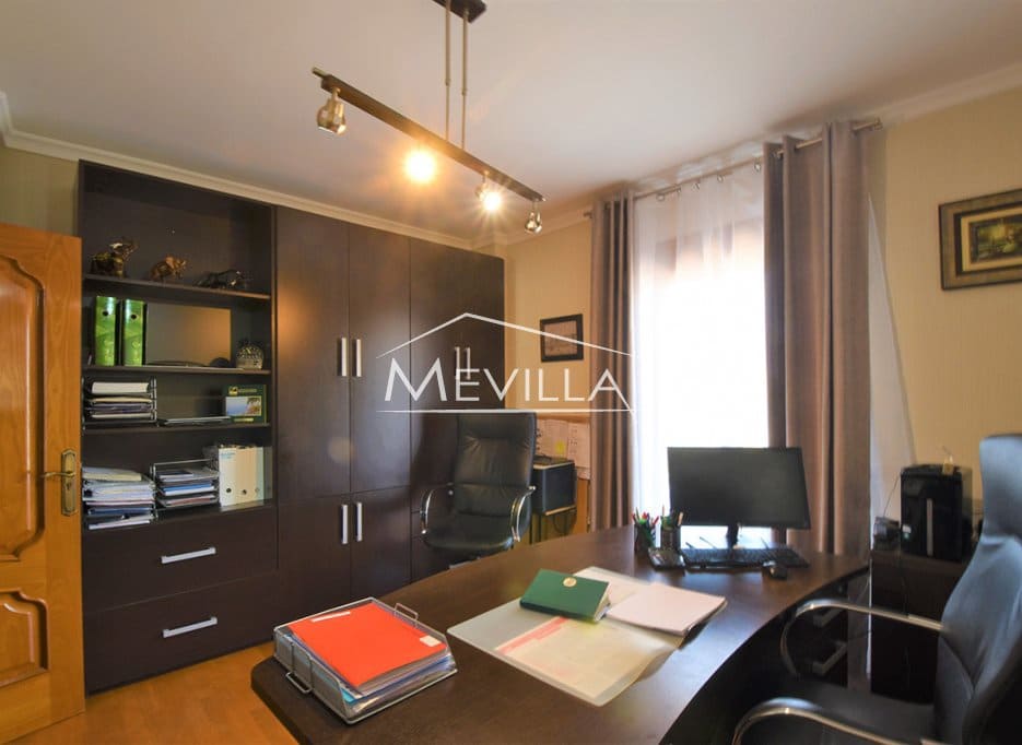 5 bedroom Villa for sale in Ciudad Quesada with pool garage - € 630,000 (Ref: 8444357)