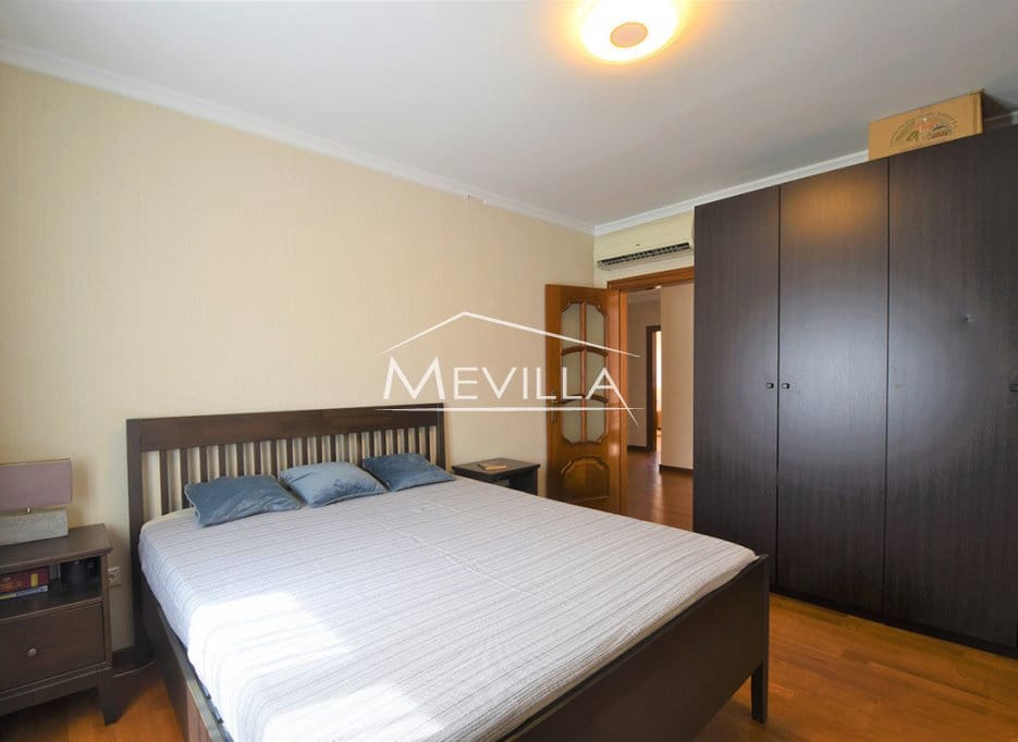 5 bedroom Villa for sale in Ciudad Quesada with pool garage - € 630,000 (Ref: 8444357)