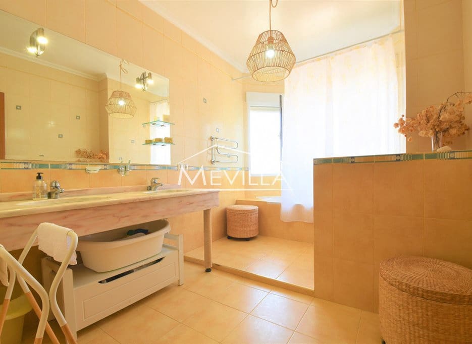 5 bedroom Villa for sale in Ciudad Quesada with pool garage - € 630,000 (Ref: 8444357)