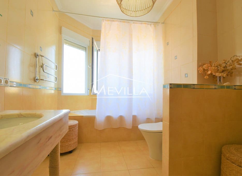 5 bedroom Villa for sale in Ciudad Quesada with pool garage - € 630,000 (Ref: 8444357)