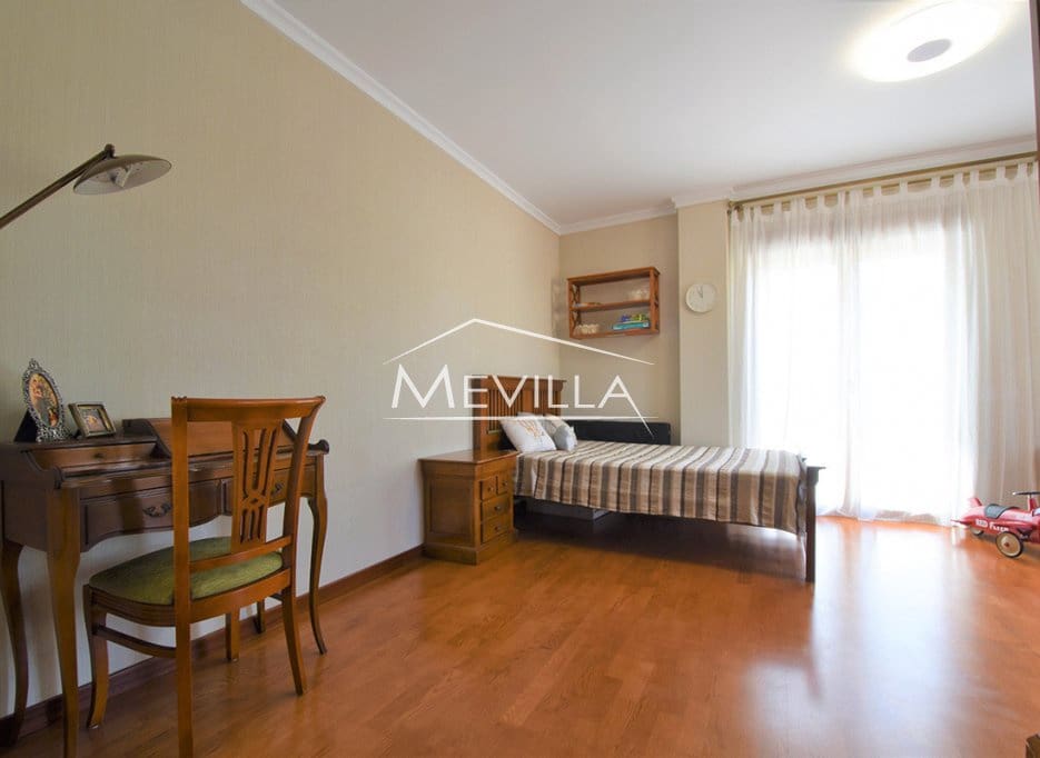 5 bedroom Villa for sale in Ciudad Quesada with pool garage - € 630,000 (Ref: 8444357)