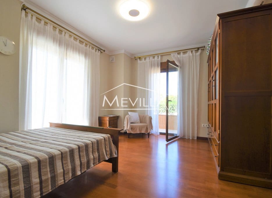 5 bedroom Villa for sale in Ciudad Quesada with pool garage - € 630,000 (Ref: 8444357)