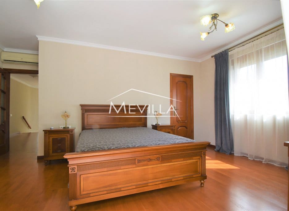 5 bedroom Villa for sale in Ciudad Quesada with pool garage - € 630,000 (Ref: 8444357)