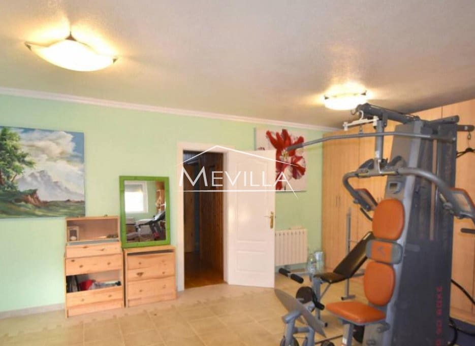 5 bedroom Villa for sale in Ciudad Quesada with pool garage - € 630,000 (Ref: 8444357)