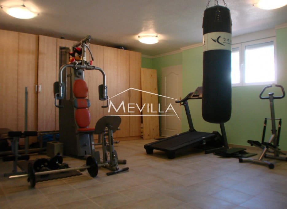 5 bedroom Villa for sale in Ciudad Quesada with pool garage - € 630,000 (Ref: 8444357)