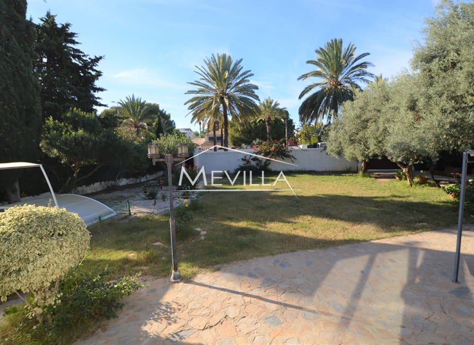 Chalet de 5 habitaciones en Cabo Roig en venta con piscina - 899.000 € (Ref: 8754698)