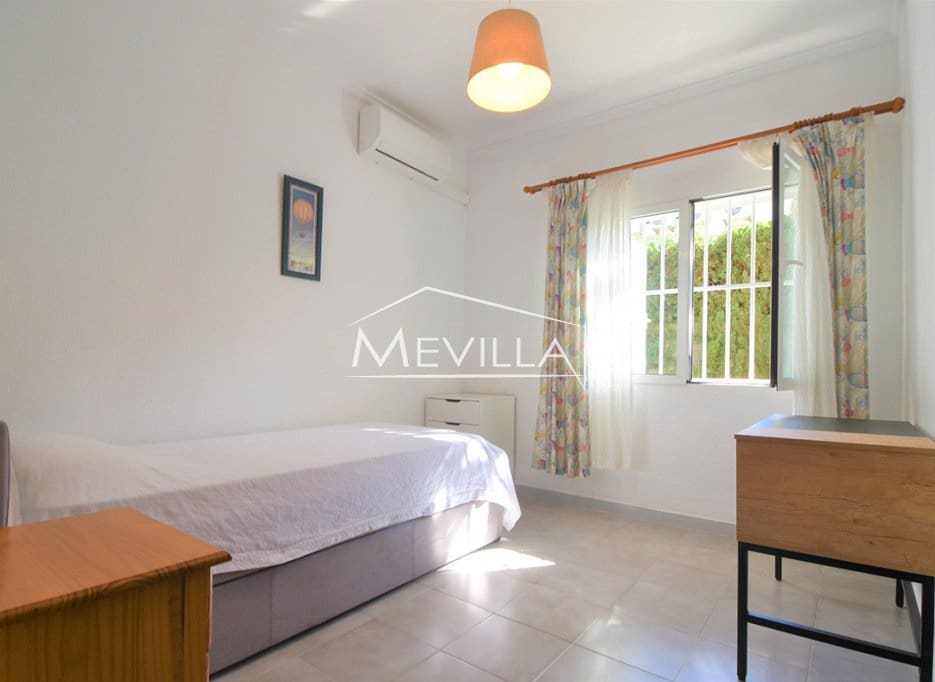 3 sypialnia Willa na sprzedaż w Cabo Roig z basenem garażem - 750 000 € (Ref: 8785735)