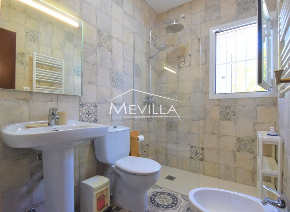 3 sypialnia Willa na sprzedaż w Cabo Roig z basenem garażem - 750 000 € (Ref: 8785735)