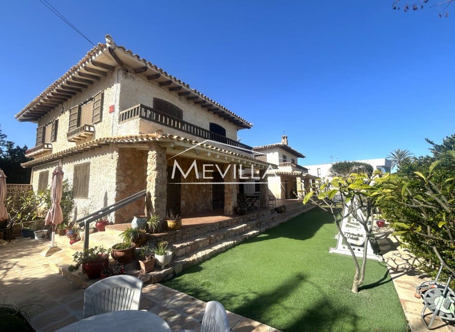 12 slaapkamer Villa te koop in Cabo Roig met zwembad garage - € 1.500.000 (Ref: 8787293)