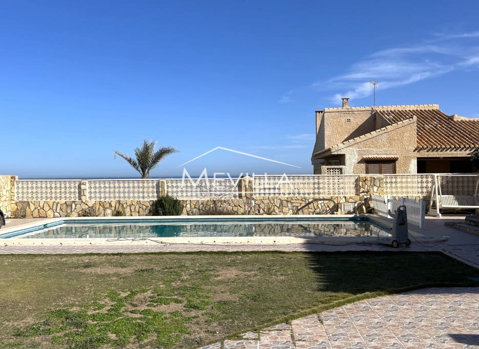 12 slaapkamer Villa te koop in Cabo Roig met zwembad garage - € 1.500.000 (Ref: 8787293)