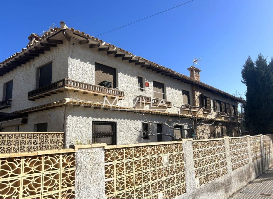 12 slaapkamer Villa te koop in Cabo Roig met zwembad garage - € 1.500.000 (Ref: 8787293)