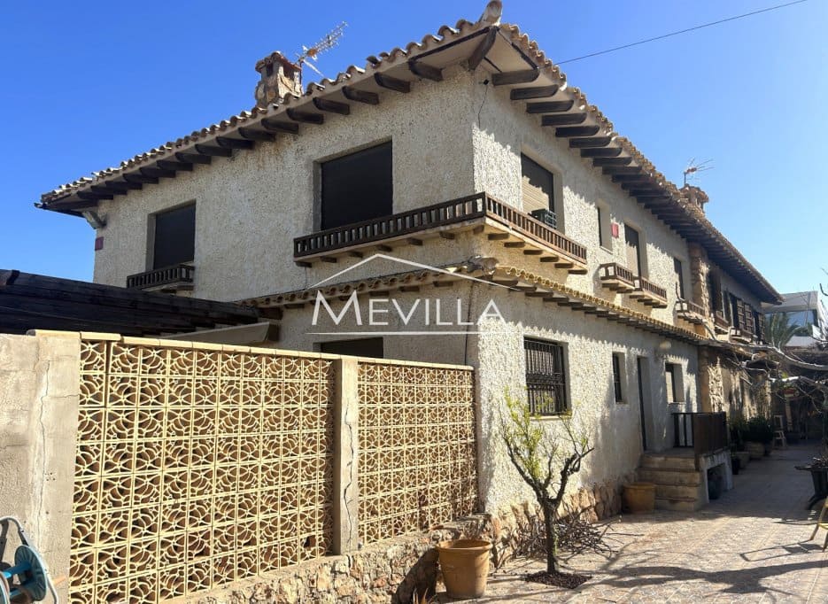 12 slaapkamer Villa te koop in Cabo Roig met zwembad garage - € 1.500.000 (Ref: 8787293)