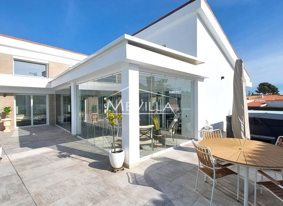 3 bedroom Villa for sale in Campoamor with pool garage - € 1,495,000 (Ref: 8835921)