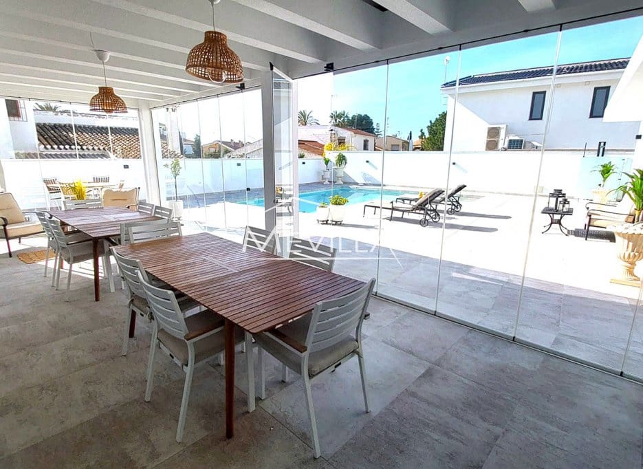 3 bedroom Villa for sale in Campoamor with pool garage - € 1,495,000 (Ref: 8835921)