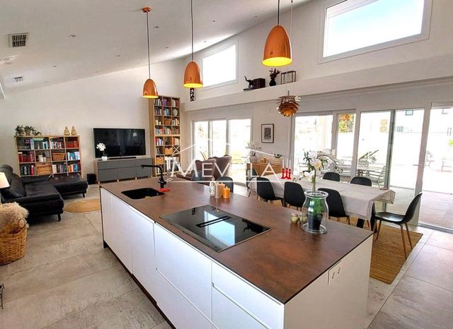 3 slaapkamer Villa te koop in Campoamor, Orihuela met zwembad garage - € 1.495.000 (Ref: 8835921)