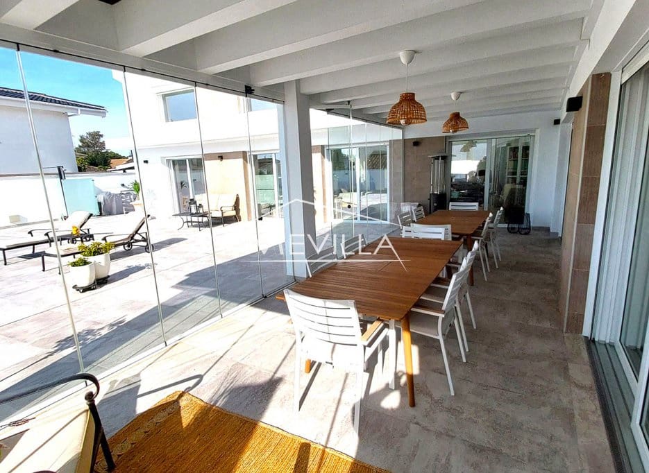 3 bedroom Villa for sale in Campoamor with pool garage - € 1,495,000 (Ref: 8835921)